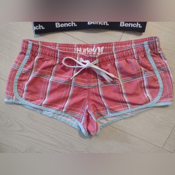 🆕BENCH, HURLEY & SHEIN Surf Shorts & Sports Bra & Ruffle Crop Top BUNDLE!! - Picture 2 of 5